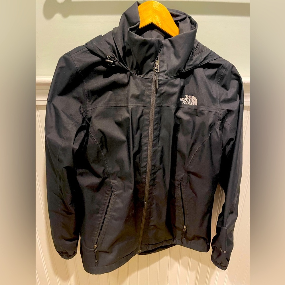 Women’s North Face Rain Jacket Size M